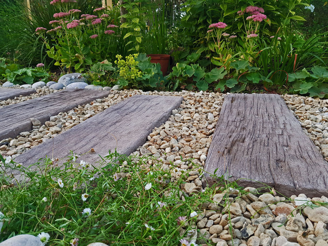 How To Lay Stepping Stones   Inspiration