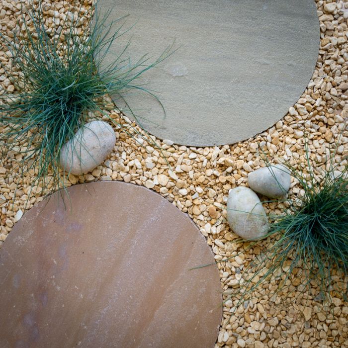 round raj stepping stones wth beige gravel